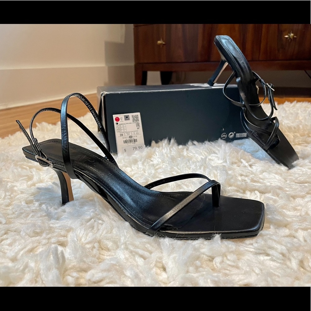 Zara NWT Size 8 black sandals.